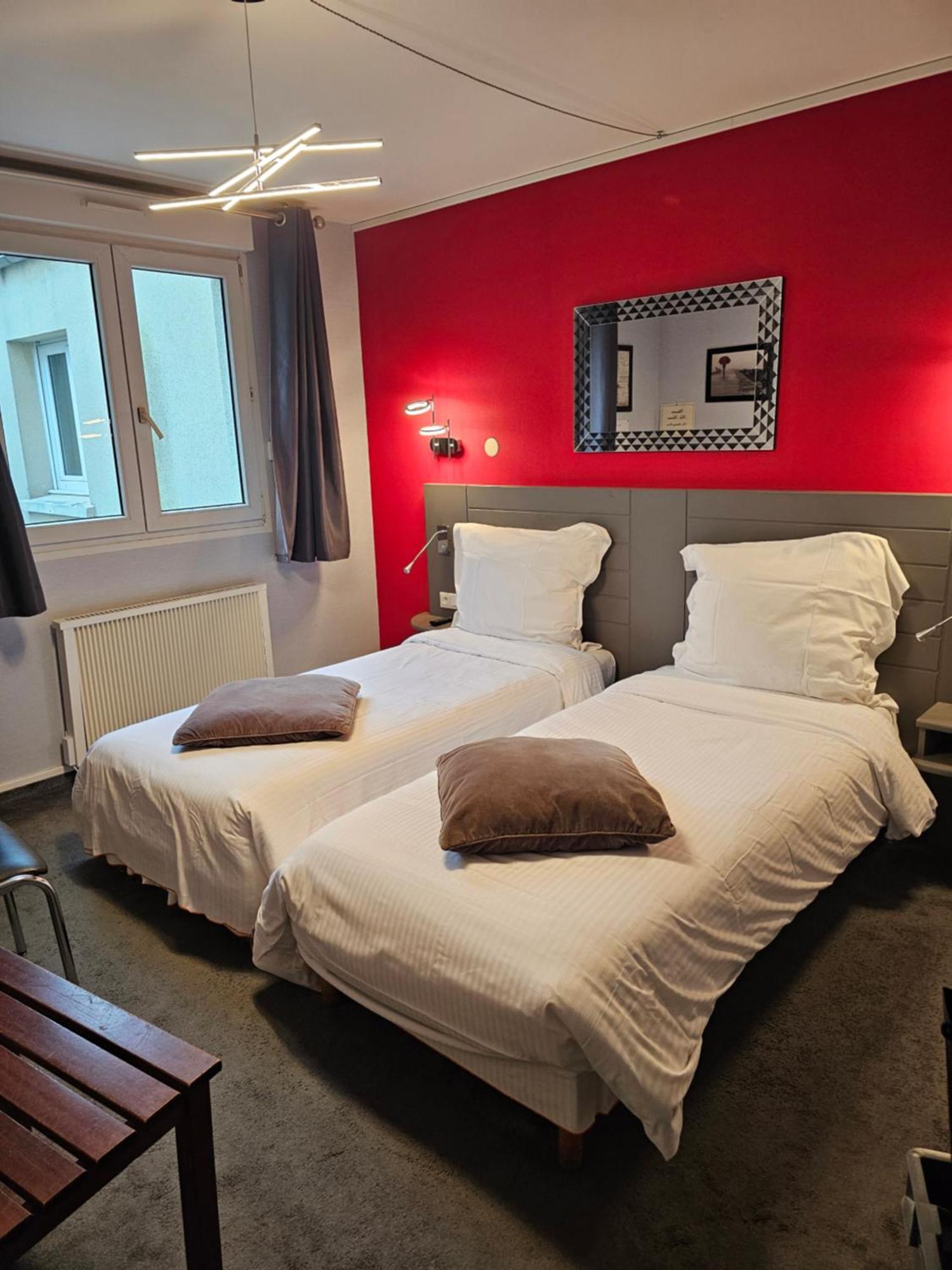 Twin Room,1742618457:JPEG